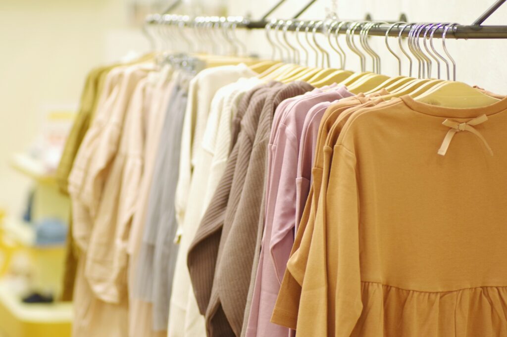 お店に展示されている洋服